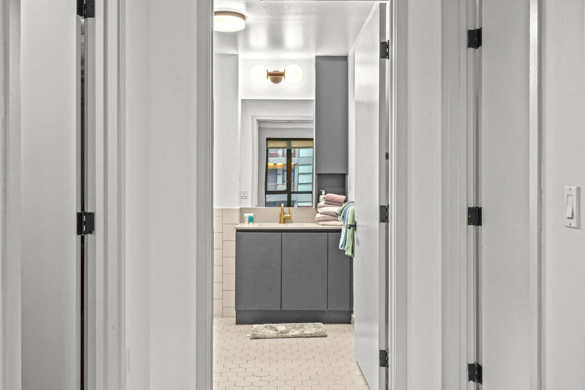Appartamento Hollywood Walk Of Fame On Site Free Parking Pool Sauna Gym Included *